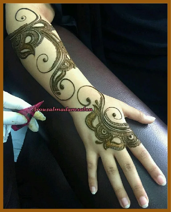 Arabic Trail With Aesthetic Touch On Back Hand Asthetic Back Hand Mehndi Design